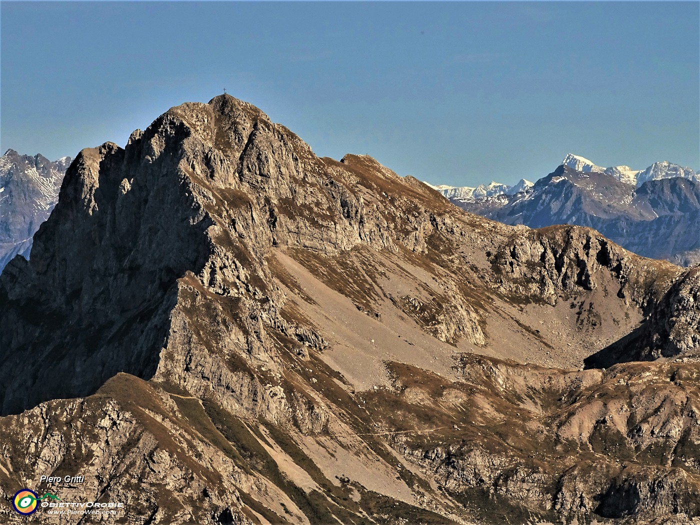 32 Zoom sulla Corna Piana  (2302 m).JPG -                                